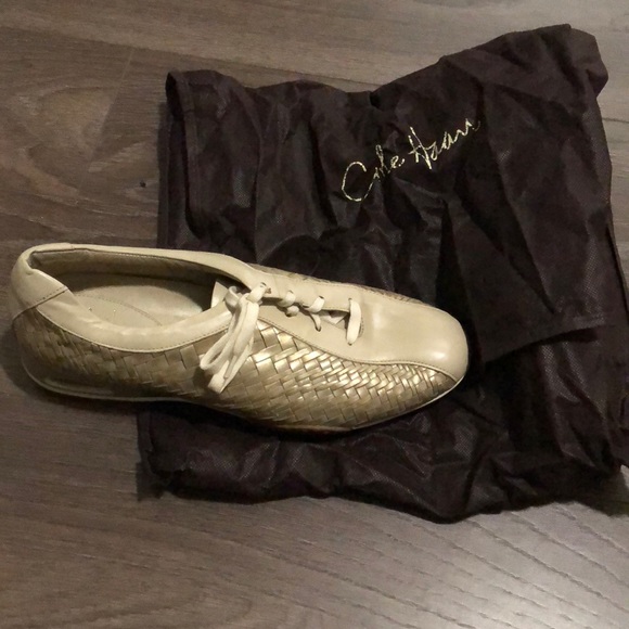 SALE!🔥 COLE HAAN x NIKE SNEAKER 🔥 - Picture 2 of 8